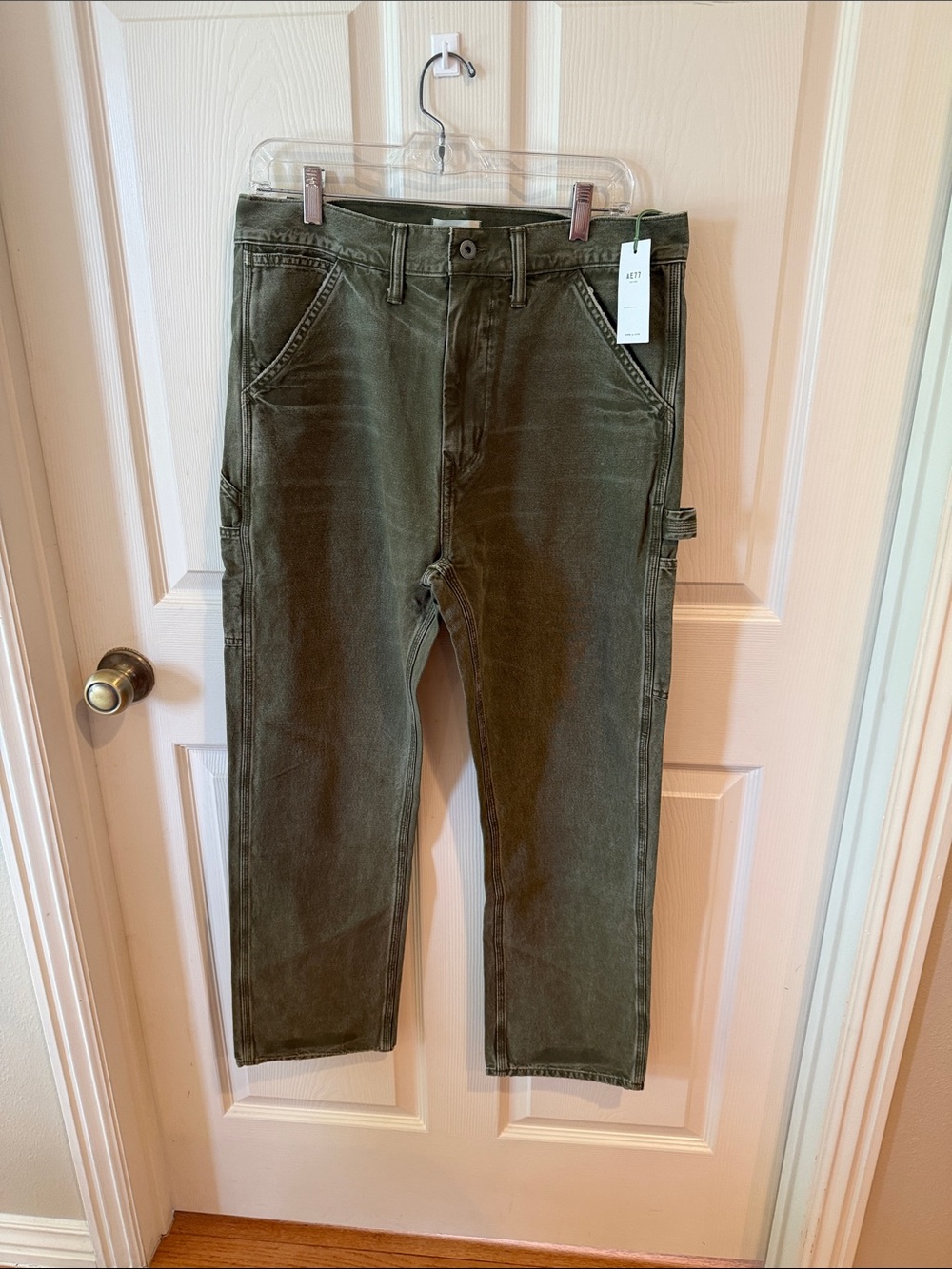 American Eagle Outfitters Olive Loose Utility Pants Sz 32/32.  NWT. Box46